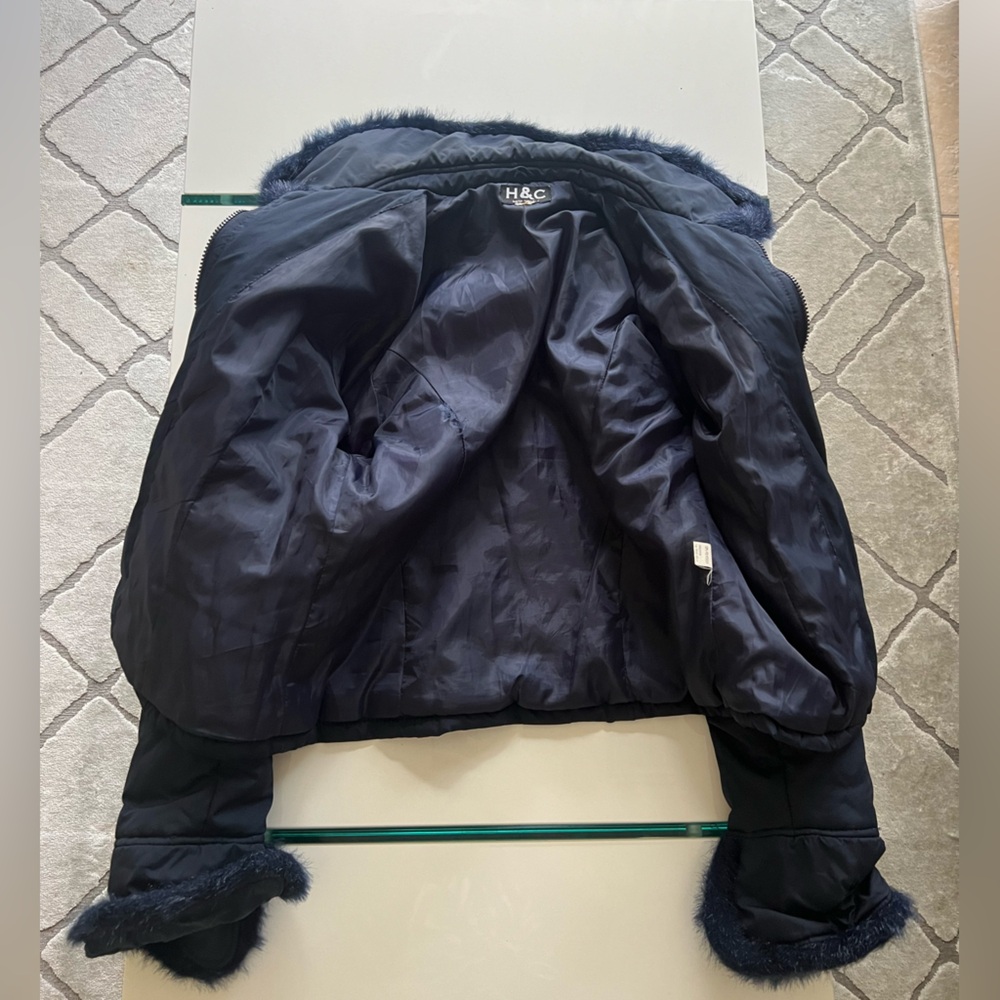 Coat 🧥 - Picture 3 of 3